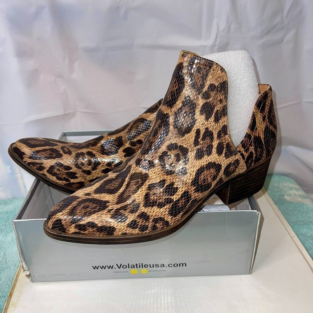 Volatile Chronicle Women Sz 11 V-Cut Ankle Booties Leopard Print  Block Heel NEW